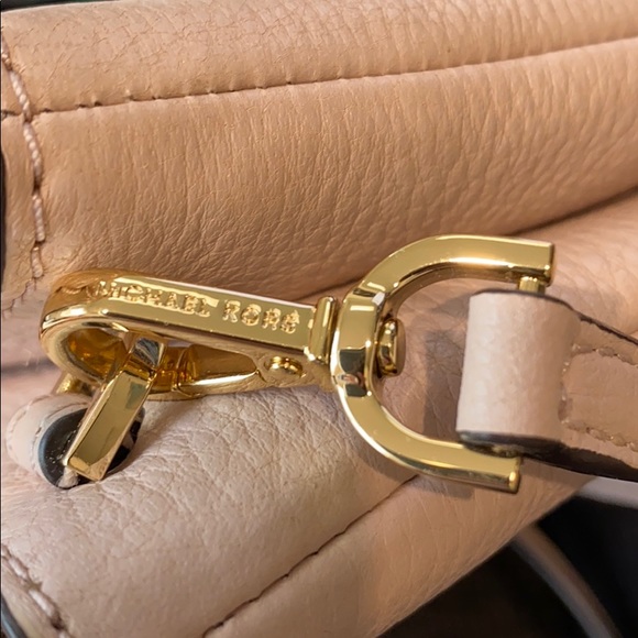 NWOT Michael Kors Soft Leather Crossbody Bag. - Picture 8 of 16